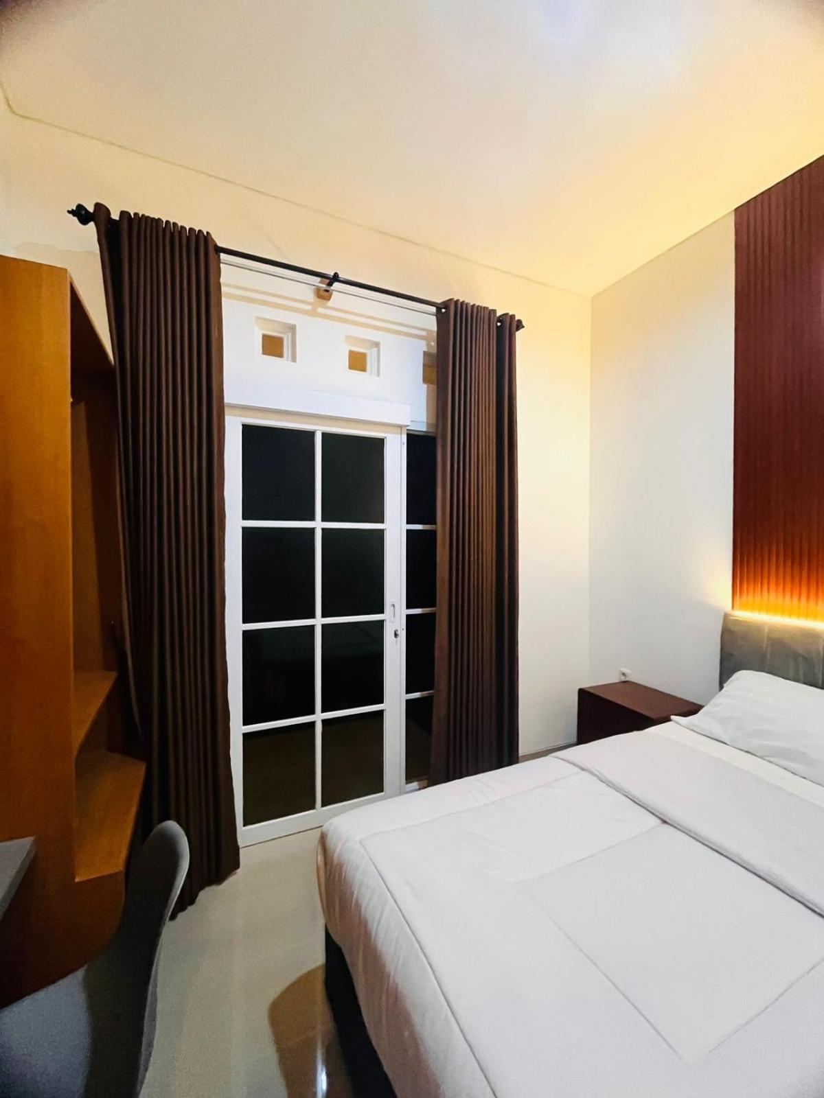 House Of Bedjo Powered By Cocotel Yogyakarta Exterior photo